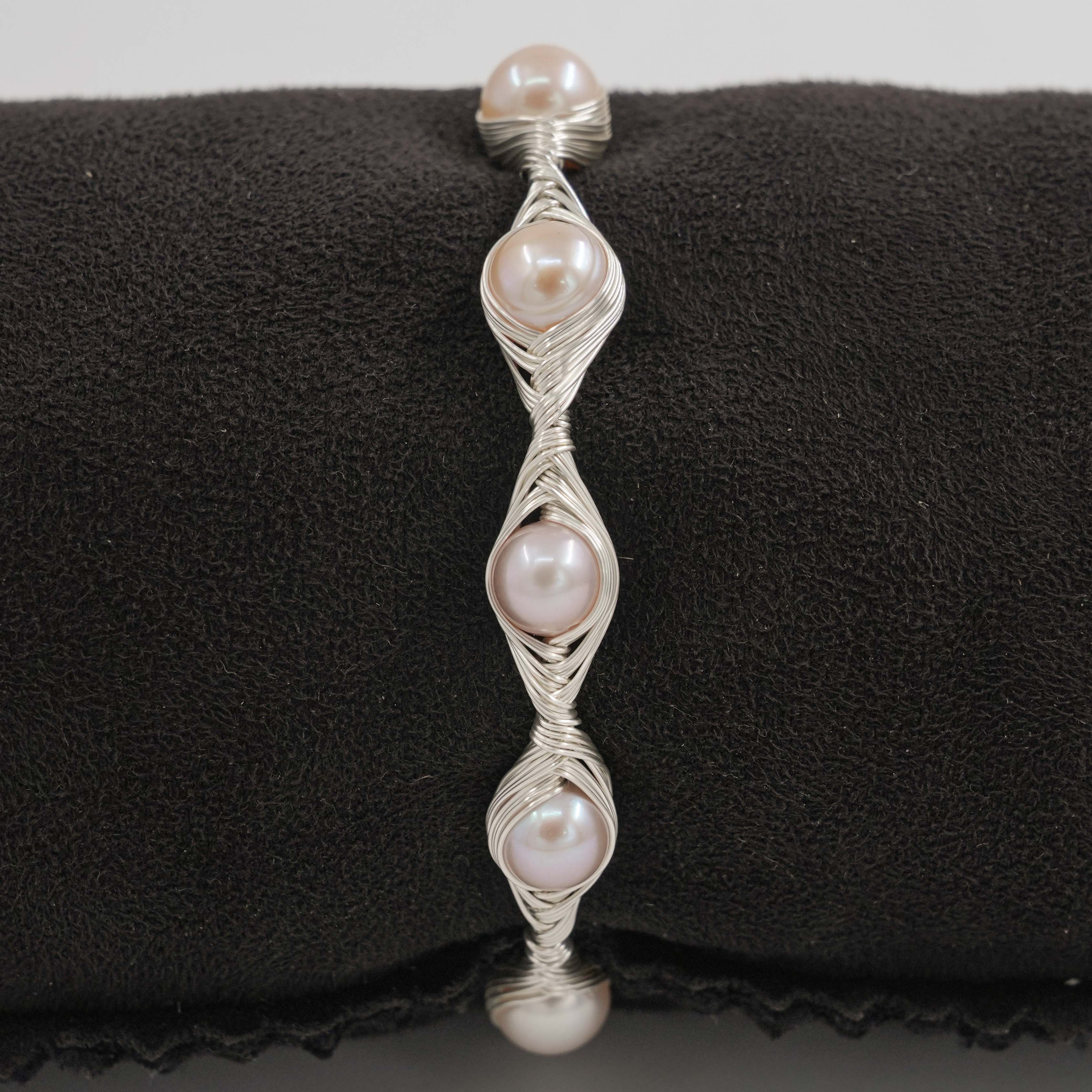 The Pearl Atelier by Kabra Pearls - White Polished Pearl Bracelet Shaded
